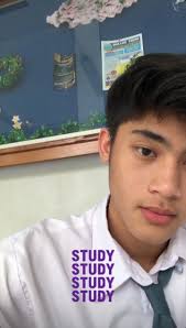 Foto artis yang pamer wajah jelek atau potret memalukan itu di antaranya pedangdut ayu ting ting, pesinetron nagita slavina hingga wulan guritno. Pin Oleh Frisca Di Boys Fotografi Foto Anak Laki Laki Orang