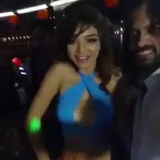 Leaked Sharamnak Video of Waqar Zaka Enjoying in a Club - video Dailymotion
