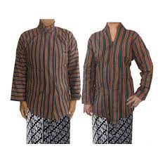 Model baju batik kombinasi menggunakan kain polos, sifon, bolero, embos, dan brokat. Harga Kebaya Lurik Terbaik Kostum Pakaian Wanita April 2021 Shopee Indonesia