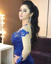 Dan aku biasa memanggilnya mama lirna, dia seoarng wanita yang masih muda paling tidak akupun senang melihat mama lirna yang kesehariannya selalu berpenampilan seksi, sehingga aku. Inilah 4 Pedangdut Wanita Paling Seksi Di Indonesia