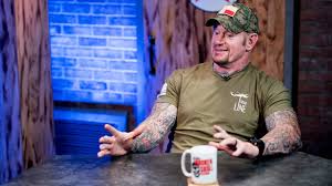 Wird er das ende von shane mcmahons omnipräsenz im tv einläuten? The Undertaker Offen Wie Nie Wwe Ikone Kampft Mit Tranen