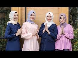 Namun, zaskia mecca selaku selebriti yang juga menekuni profesi perancang busana mengaku tidak dapat memprediksi tren hijab pada tahun ini. Gamis Zaskia Adya Mecca Nusagates