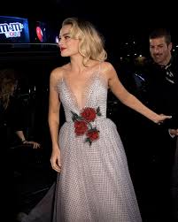 Pin By Skyli Elizabeth On Margot Robbie Margot Robbie Formal Dresses Long Prom Dresses