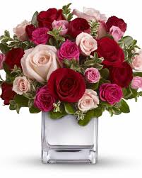 Fresh flowers from local florist in lafayette. Check Out These Inspiring Flower Arrangements And Color Combinations Using The Perennially Popular Rose Flower Arrangements Anniversary Flowers Flower Delivery