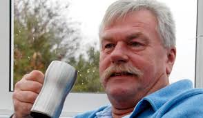 Etterlyste sjåfør etter villmannskjøring rundt millionbåter