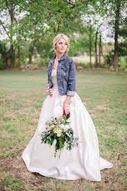 15 Insanely Cute Wedding Ideas You Will Want To Steal Rustic Wedding Chic Country Wedding Dresses Country Wedding Inspiration Rustic Wedding Dresses