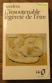 L'insoutenable légèreté de l'être (nesnesitelná lehkost bytí en tchèque) est le cinquième roman de milan kundera, écrit en 1982 et publié pour la première fois en 1984, en france. Amazon Fr L Insoutenable Legerete De L Etre Kundera Milan Livres
