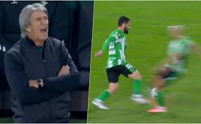 Pellegrini se lamenta: Choque entre jugadores de Betis provoca grave lesión