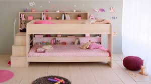 Kamar tidur dengan 4 kasur seperti ini sangat cocok jika anda memiliki 4 anak perempuan. Tempat Tidur Anak Tingkat Solusi Dekorasi Kamar Mungil Adik Kakak