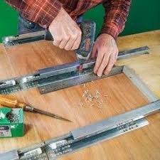 Personnaliser votre meuble avec des tiroirs, des portes battantes, abattantes et relevantes… lits, armoires 2 portes ou 3 portes, tables de chevet 2 tiroirs, tables de chevet 1 porte, commodes, chiffonniers, têtes de lit peuvent être combinés à votre goût, pour créer votre propre ambiance de. Comment Realiser Un Caisson A Tiroirs Pour La Cuisine Caisson A Tiroirs Meuble Bas Cuisine Caisson