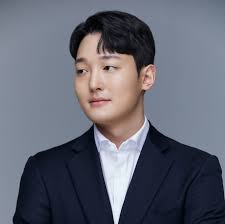 LTG(R) Thomas S. Vandal, former Eighth Army Commander, you were a  tremendous leader and a charismatic mentor. You were the epitome of the  Eighth Army Motto: "Fight Tonight!" The hearts and prayers