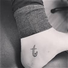 Es stehen 876 knöchel tattoo auf etsy zum verkauf, und sie kosten im durchschnitt 5,08 €. Mini Tattoos 100 Susse Motive Und Ideen Fur Ein Kleines Tattoo Fur Frauen