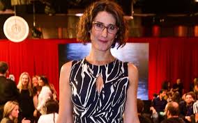 Paola carosella é uma cozinheira e empresária argentina que de 2014 a 2020 integrou o time de jurados de todas as versões do programa masterchef brasil, exibido pela band. Paola Carosella Gets Angry At Gugu S Former Director S Comment Pathetic Entertainment Prime Time Zone