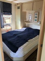 Schlafzimmer Mit Doppelbett Und Schranke In 2020 Haus Deko Schlafzimmer Mit Doppelbett Heim