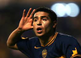 El vicepresidente de boca juniors, juan román riquelme, tuvo contacto con marcelo medeiros, presidente de internacional, en paraguay, según medio argentino. Ù…ÙØ§Ø¬Ø£Ø© Ø±ÙˆÙ†Ø§Ù„Ø¯ÙŠÙ†ÙŠÙˆ Ùˆ Ø±ÙŠÙƒÙŠÙ„Ù…ÙŠ ÙŠØ¹ÙˆØ¯Ø§Ù† Ù…Ù† Ø§Ù„Ø§Ø¹ØªØ²Ø§Ù„ Ø¨Ù‚Ù…ØµØ§Ù† Ù‡Ø°Ø§ Ø§Ù„Ù†Ø§Ø¯ÙŠ ÙƒÙˆØ±Ø©