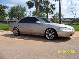 A spacious cabin, a big trunk, smooth, quiet operation and toyota's reputation for quality. 1998 Toyota Camry Photos Informations Articles Bestcarmag Com