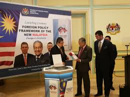 The minister is supported by deputy minister of foreign affairs which is kamarudin jaffar. Wisma Putra On Twitter Foreign Minister Dato Saifuddinabd Presenting The Foreign Policy Framework Of The New Malaysia To Prime Minister Tun Dr Chedetofficial The E Book Is Available At Https T Co R8o16mc9hg Drwanazizah Marzukiyahyafc