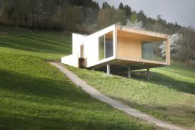 Der Wunsch Nach Einem Ruckzugsort Einem Refugium Und Ein In Familienbesitz Befindliches Hangwiesengrundstuck Gaben Mit Bildern Architekt Container Home Designs Bogenhaus