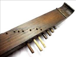 Alat musik ritmik ini memang digunakan untuk mengatur tempo dalam sebuah lagu. 20 Contoh Alat Musik Petik Tradisional Dan Modern Beserta Gambarnya