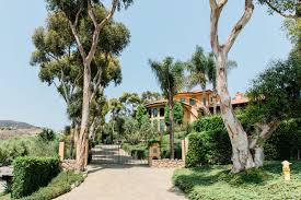Villa Sancti Malibu Wedding Estate Where Tuscany Meets Alice In Wonderland Art Soul Events Los Angeles Wedding Planner Event Designer For The Bold R Malibu Wedding Estate