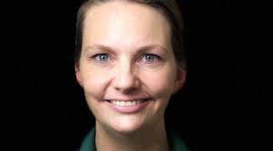 Ambulanssköterskan om coronakrisen: Fler tar sitt förnuft till fånga nu