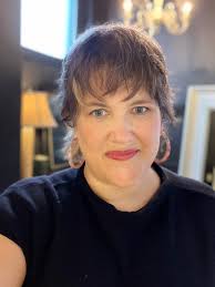 The Visible Vault houses the Gary and Melissa Oakland Artist-in-Residence  Studio and the Glass Classroom, where we currently have  Artist-in-Residence, Kevin Harris, and Writer-in-Residence, Anne Holub.  Museum visitors are encouraged to tour