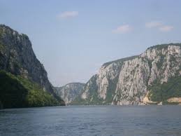 Au o lungime de circa 9 km. Cazanele Dunarii Cheile Tasnei Si Herculane Tara Dacilor