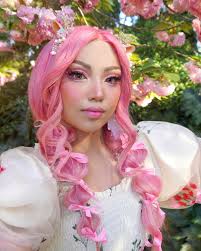 She's a goal digger ✨✨✨Who remembers the stunning lion fish from Sharktale  ?! Tutorial and more Halloween looks coming soon !!! Makeup : @novabeauty ,  My Shapeshifter palette @pixibeauty , Wig @zee.elle