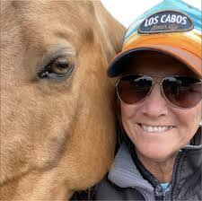 Kim Renshaw's Instagram, Twitter & Facebook