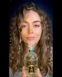 If only Baiser de Russie were a bit stronger, it might actually be the  nicest fragrance in my collection. The absinthe, pine needles and  sophisticated tart fruitiness of the cranberry, blended on