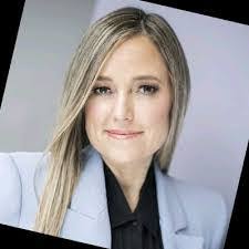 Candace Sampson's Instagram, Twitter & Facebook