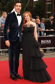 Sacha noam baron cohen is an english actor, comedian, producer and writer. Isla Fisher S Net Worth In 2019 Estimated Annual Income