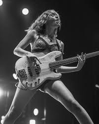 Bass in @maneskinofficial eurovision winners 2021 smi.lnk.to/zittiebuoni. Victoria De Angelis Biography On We Heart It