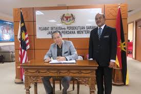 Jentera pentadbiran dan perkhidmatan awam kerajaan persekutuan dan kerajaan negeri tidak akan terganggu dengan perisytiharan darurat. 27 Julai 2020 Menerima Kunjungan Hormat Dari Ybhg Dato Dr Haji Sani Bin Hassan Pengarah Fama Negeri Sarawak Serta Pejabat Setiausaha Persekutuan Sarawak Jabatan Perdana Menteri Facebook