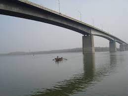 Altfel spus, şi cine nu trece cu maşina peste cele două poduri tot plăteşte. Se EliminÄƒ Taxa De Pod La Giurgeni Vadu Oii