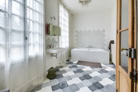 Dopo il giro del mondo in 10 bagni con vista, camilla formisano oggi ci porta a fare un viaggio tra i bagni più belli d'italia… non dico neppure una parola, lascio parlare direttamente lei che mi ha inviato un post che vi farà sognare un po'… ♦ 16 Bagni Davvero Bellissimi Da Cui Prendere Ispirazione
