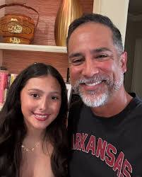 Robin Kintz's Instagram, Twitter & Facebook