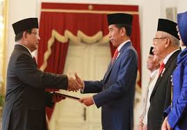 Melalui cuitan di tweeter usai penetapan tersangka, fadli menyatakan, setelah penetapan tersangka tengah malam ini, ep (edhy prabowo) mundur dari partai dan menteri kelautan dan perikanan. Pakar Bilang Tidak Ada Alasan Prabowo Dan Edhy Prabowo Tak Loyal Fajar