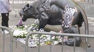 Homenagem: estátua da pantera junto ao Estádio do Bessa palco de tributo a  Dinis - Boavista - Jornal Record