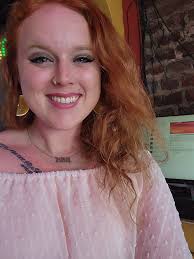 Singing along to pop-soul music