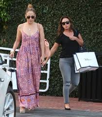 Jennifer Lopez Photos Photos Jennifer Lopez And Leah Remini Go Shopping Jennifer Lopez Photos Leah Remini Jennifer Lopez