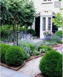 Wonderful Pictures Like These Can Give You Ideas For Your Small Green Space Gardening Summer H Front Garden Design Small Front Gardens Small Garden Design