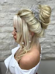 Părul lung e potrivit pentru multe forme ale feței. Blondy Beauty Salon Salon De Infrumusetare Hairstyling Manichiura Machiaj Profesional Cosmetica