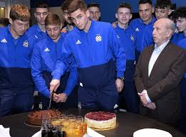 The news site covers politics, business, sports, show business, and features columns covering everything from gossip to political commentary. Sportske Novosti Mnogi Su Se Iznenadili Kad Je Mamic Izdiktirao Sastav On Nije Kako Sam Cuvao Vlasica Pa Nije Zabio