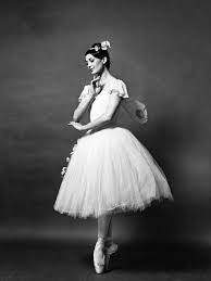 L'italia perde oggi uno dei suoi simboli più straordinari, affascinanti ed eleganti. Carla Fracci 84 Anni Una Vita Sulle Punte Foto Io Donna