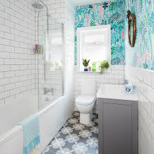 The modern world is all about convenience and fast results and, believe it or not, you can now also apply that convenience and fast results to your bathroom walls! Bathroom Makeover With Palm Print Wallpaper Bathroom Wallpaper Ideas 1000x1000 Download Hd Wallpaper Wallpapertip