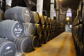 Comida en una taberna jerezana, visita a una de las bodegas más emblemáticas de jerez de la frontera, visita a una yeguada de caballos de raza española y a un pequeño museo del carruaje y galería de arte. Taste Testing The Sherries Of Jerez Notes From Camelid Country