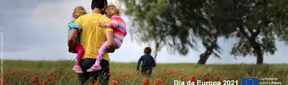 As doze estrelas dispostas em círculo simbolizam os ideais de unidade, solidariedade e harmonia entre os povos da europa. 5p96wskz1a5r4m