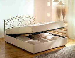Letto con decori in ferro mirò, disponibile anche con testiera in legno. Letto In Ferro Battuto Con Contenitore Buy In Calco On Italiano