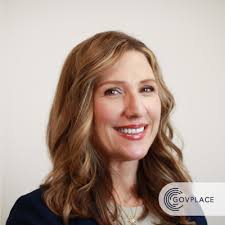 Erin Bench's Instagram, Twitter & Facebook